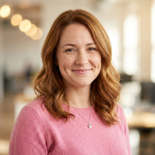 Emily Watson, chargée du service client au sein de Rentoflux